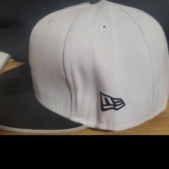New Era - Picture 3 of 4